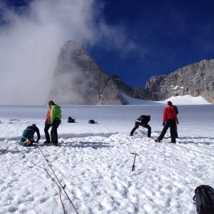 Gletscher Basis Kurs am Dachstein Gletscher mit deinem Bergführer